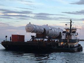 LNG热交换器，带拖船，离开海牛港